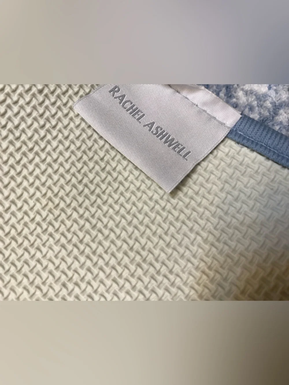 Rachel Ashwell ❤️White Bow Cozy Bath Rug 20x32”Sky Blue NWT